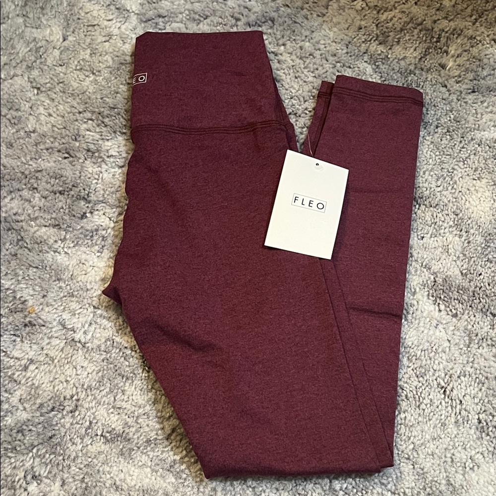 Fleo NWT Leggings in Burgundy Heather size small